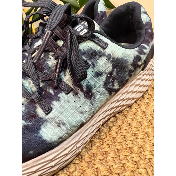 Stylish Athletic Shoes in Blue Tie-Dye - Picture 3 of 10